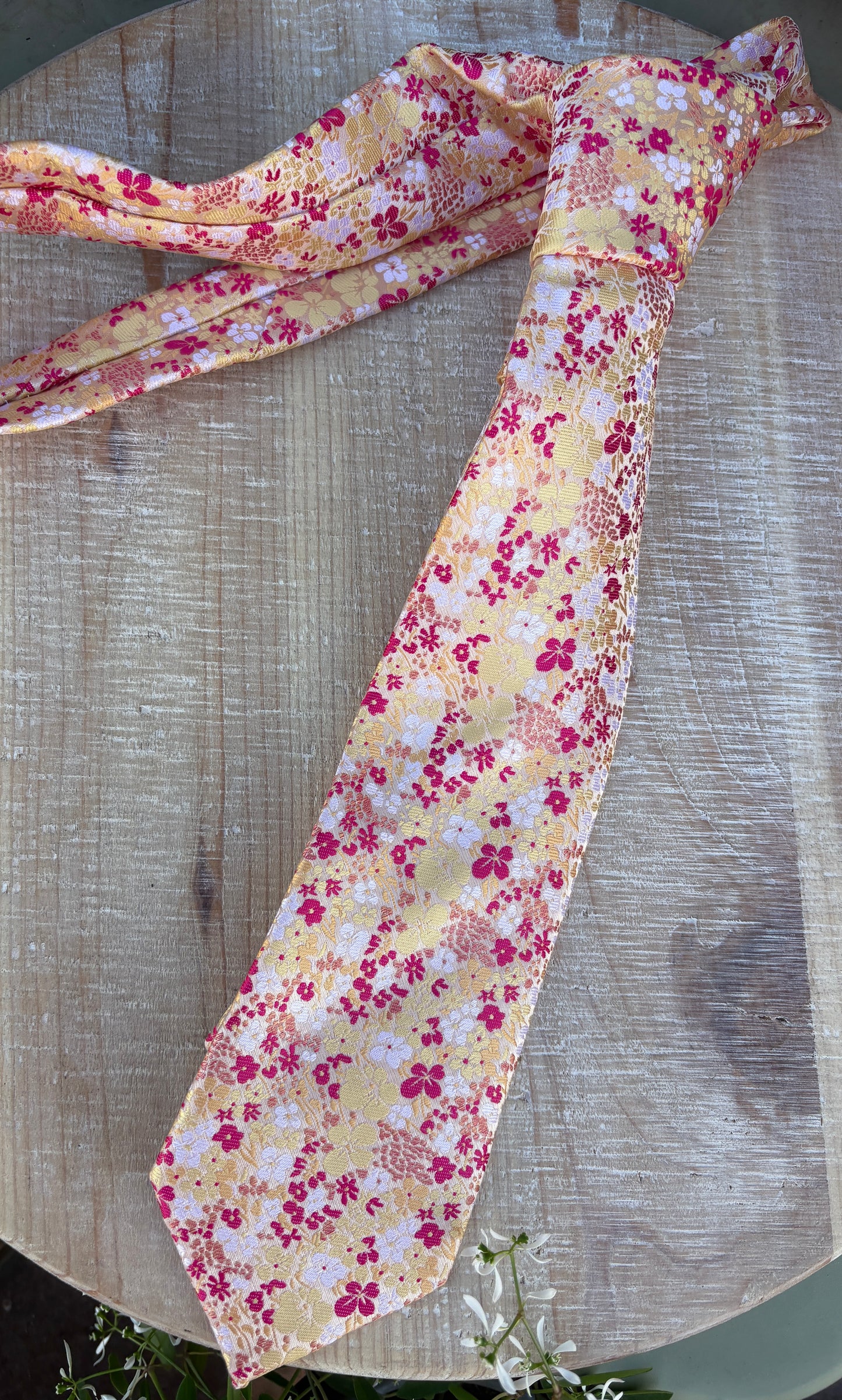 Flerfarvede slips med blomster