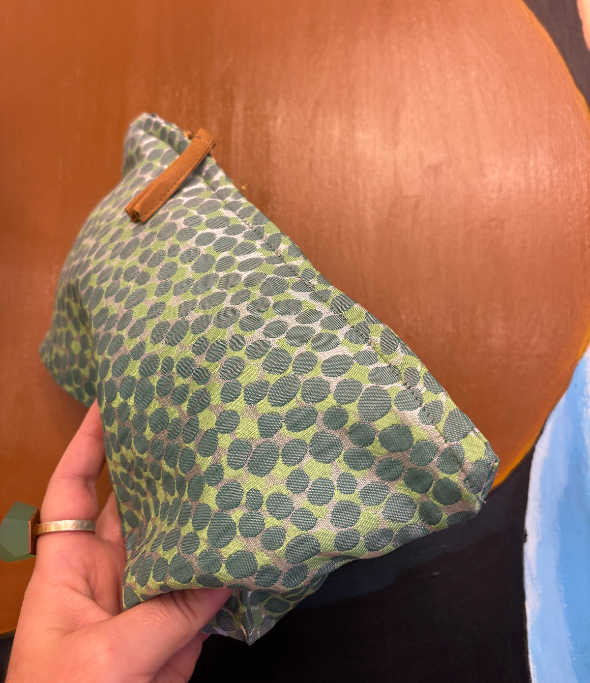 Stor Clutch i grøn med prikker | 27x18 cm