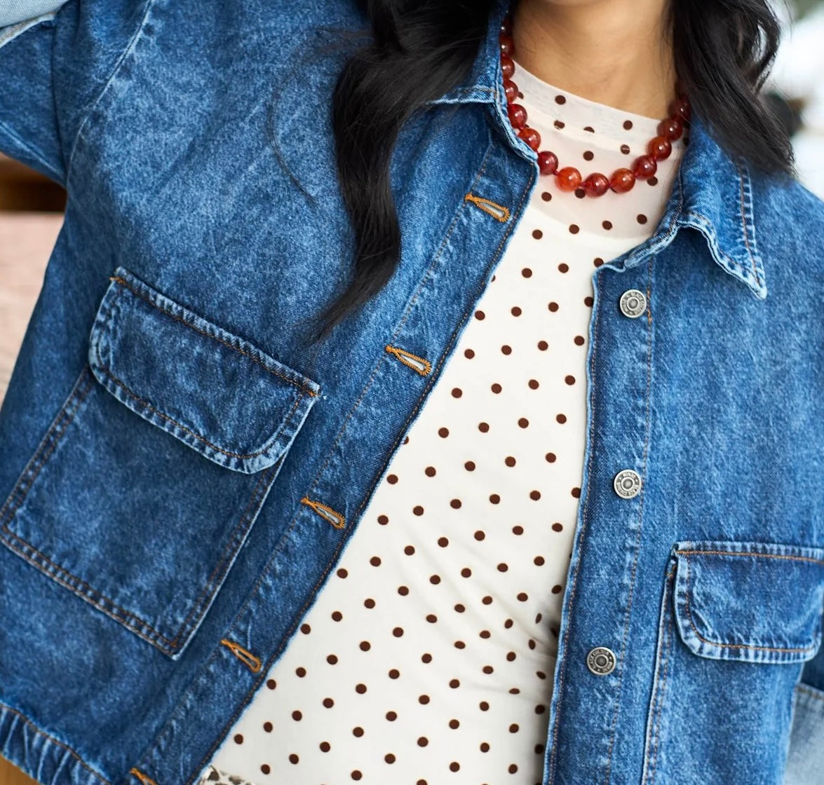 Langærmet mesh bluse med prikker – creme & brun