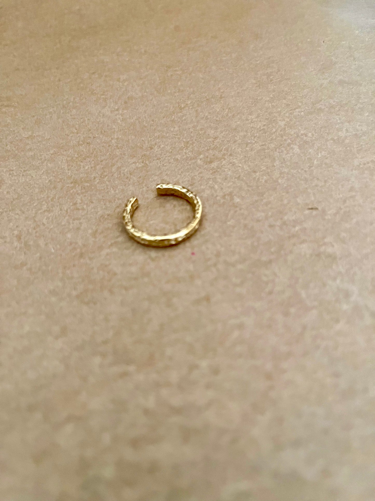 Ring med tekstur