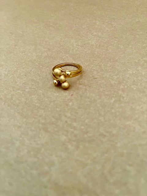 Ring med små kugler