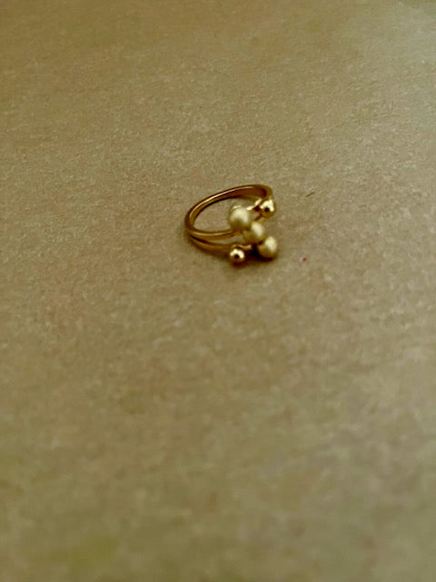 Ring med små kugler