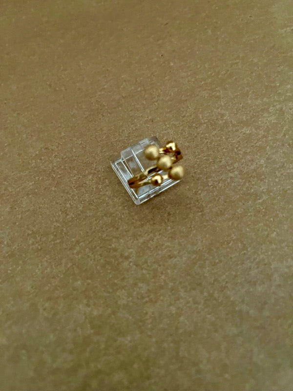 Ring med små kugler