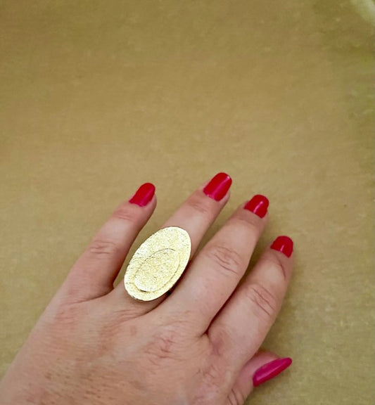 Oval ring