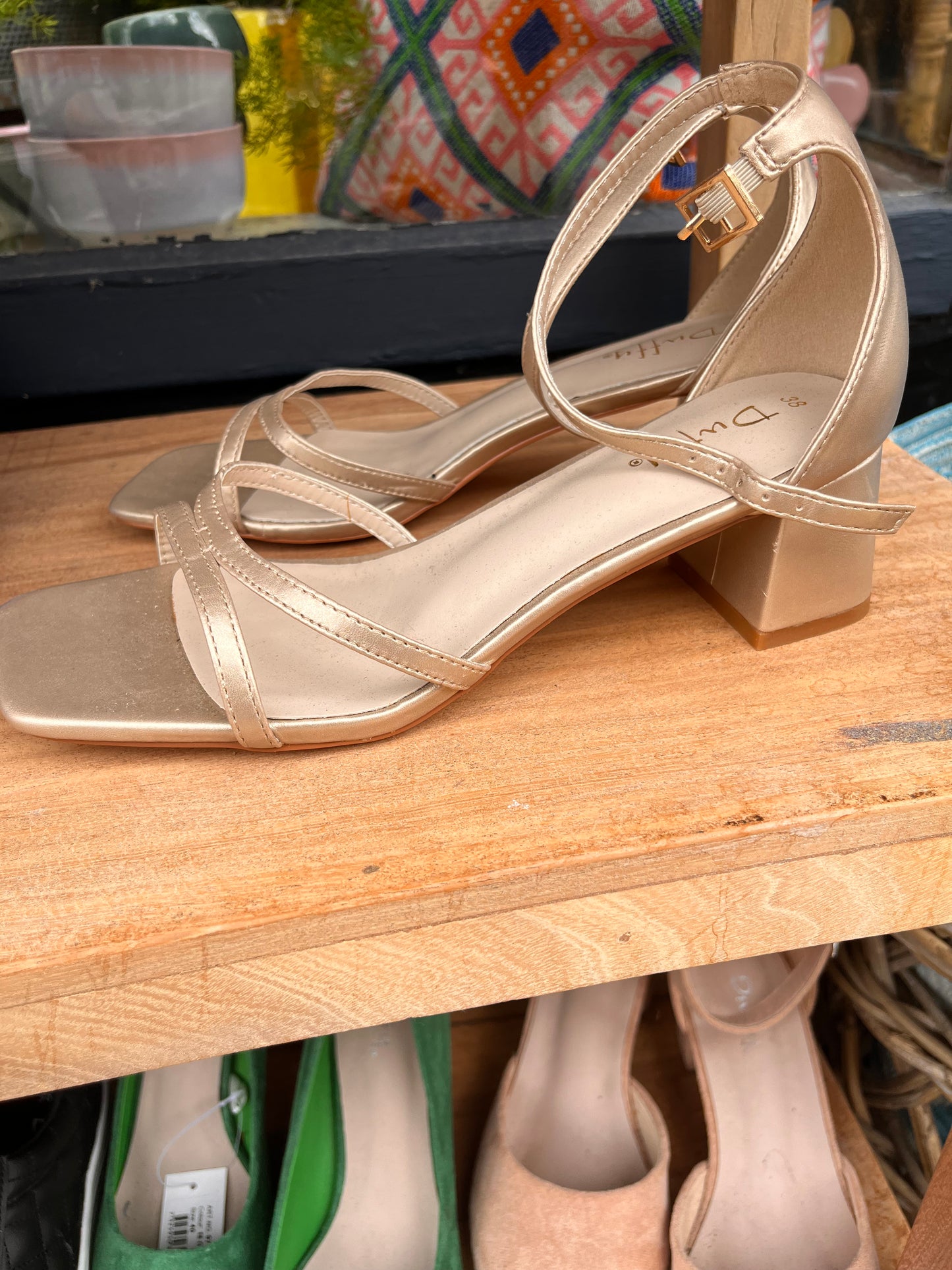 Guld sandal