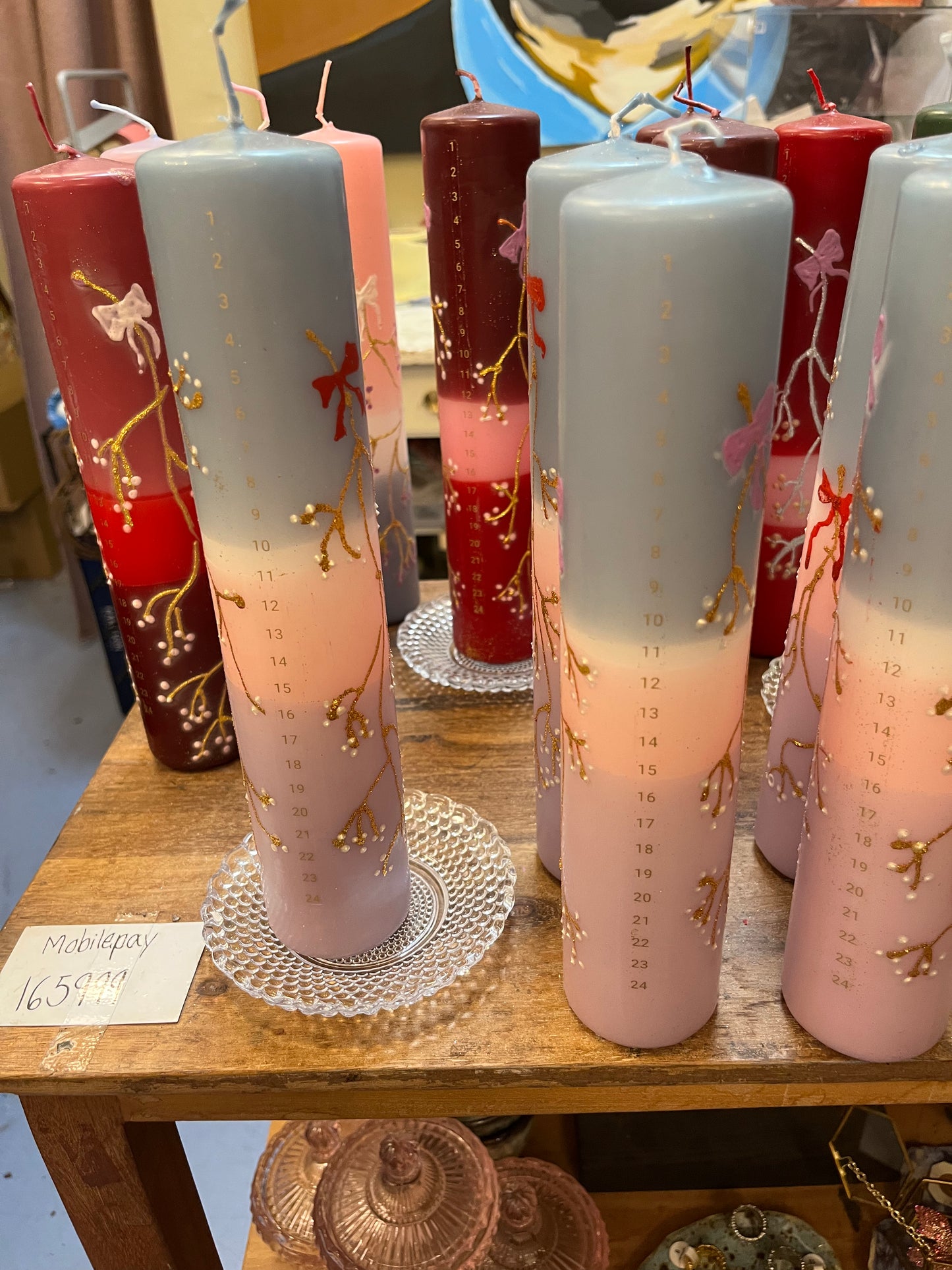 Kalenderlys støvet blå, hvid, sart rosa og pastel lilla