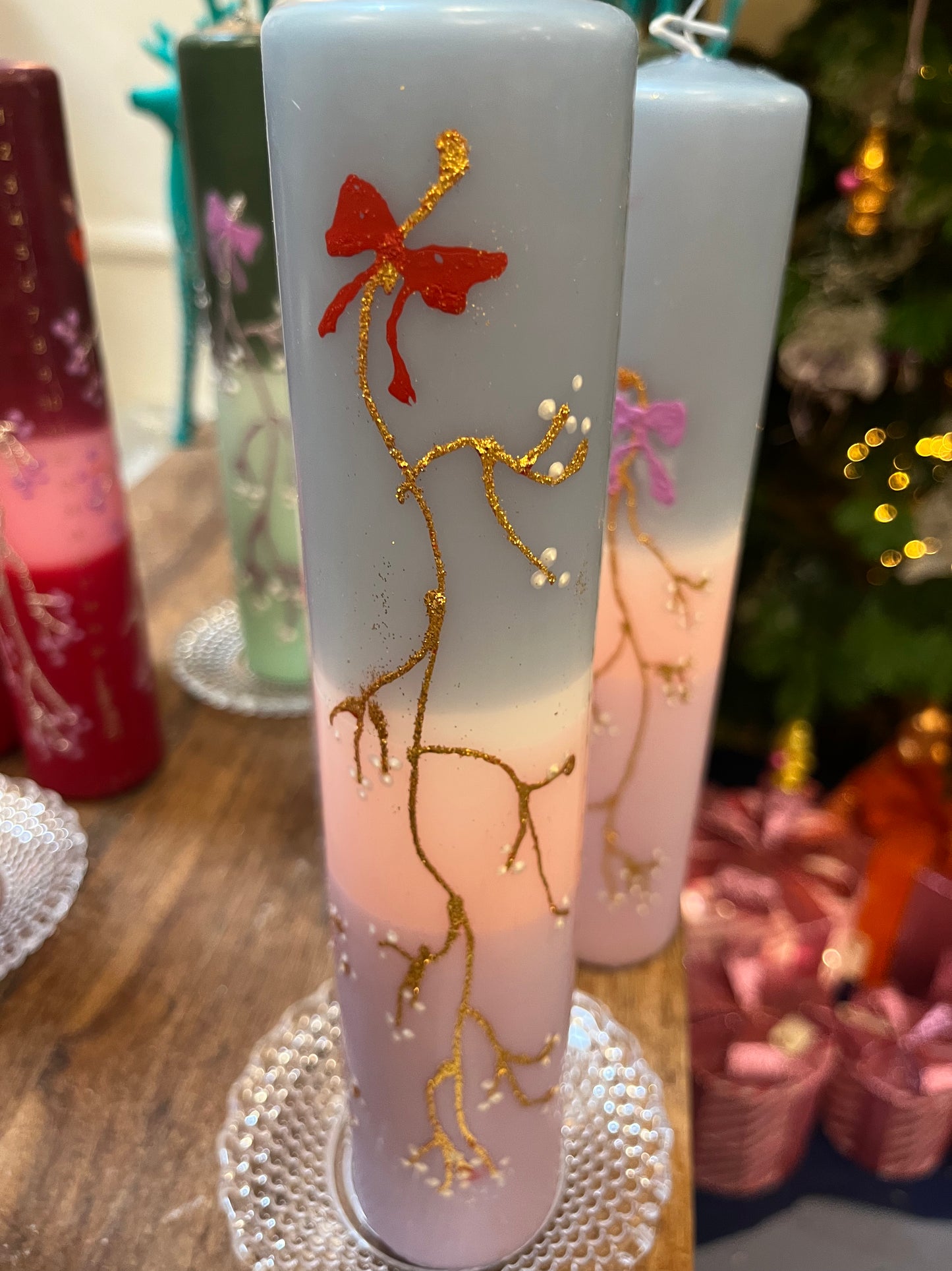 Kalenderlys støvet blå, hvid, sart rosa og pastel lilla