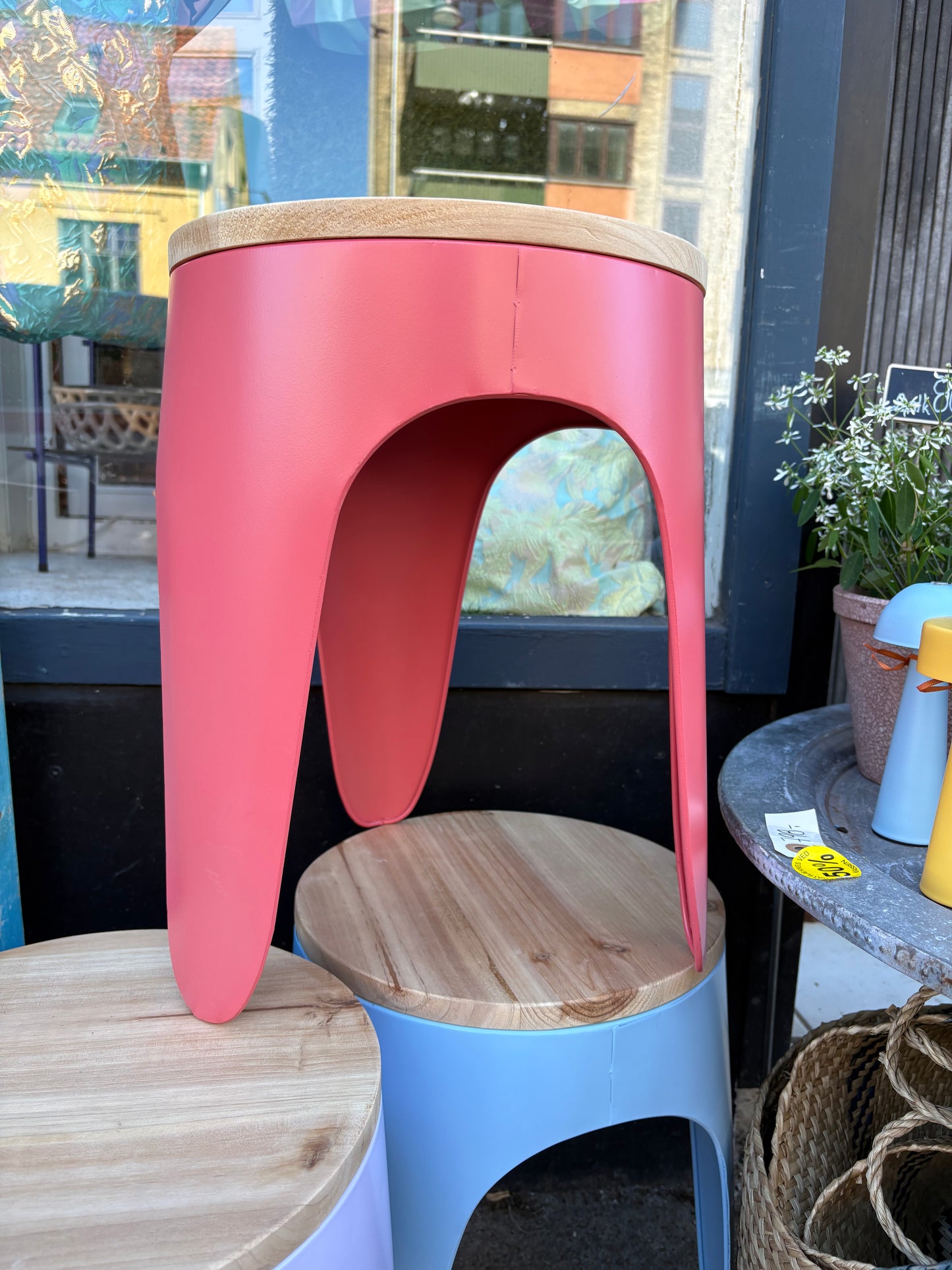 Sidebord/skammel størst
