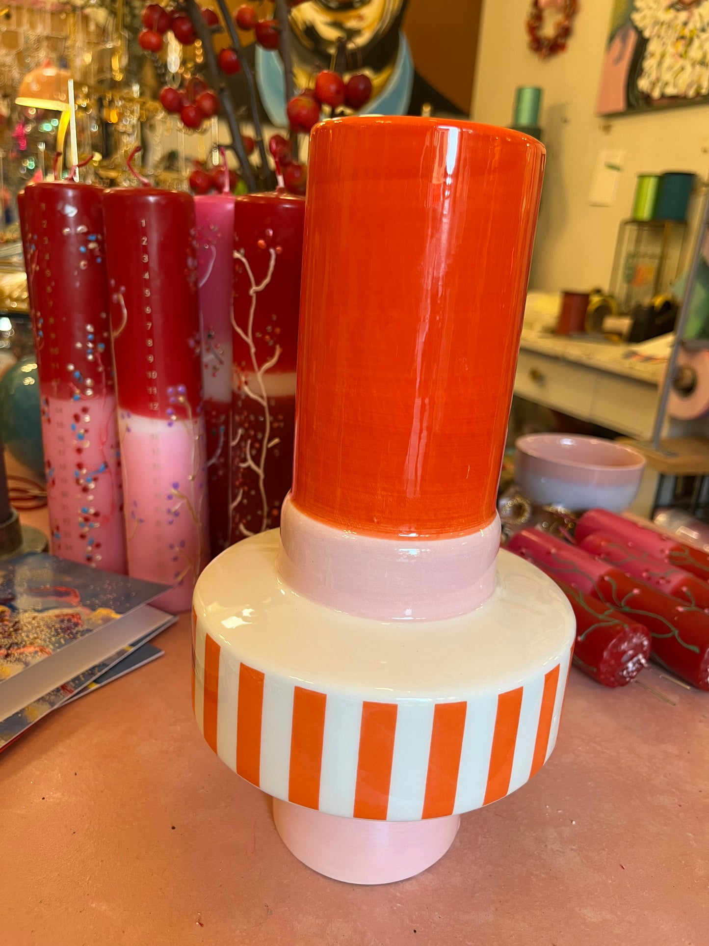 Orange keramik vase med striber