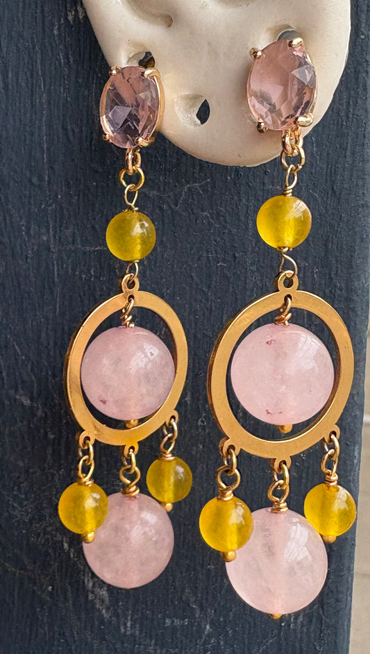 Øreringe med rosa quartz og gule jade perler