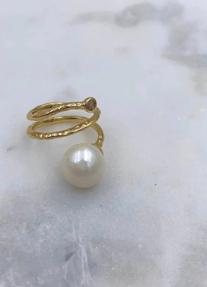 Spiral ring med ferskvands perle og zirkon