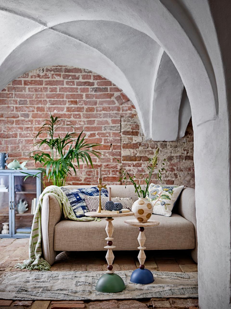 Sidebord med grøn fod