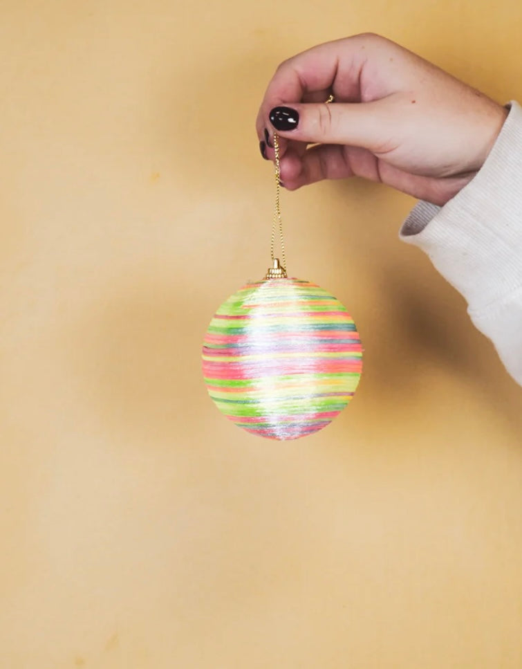 Julekugler i stribet neon faver, mindst